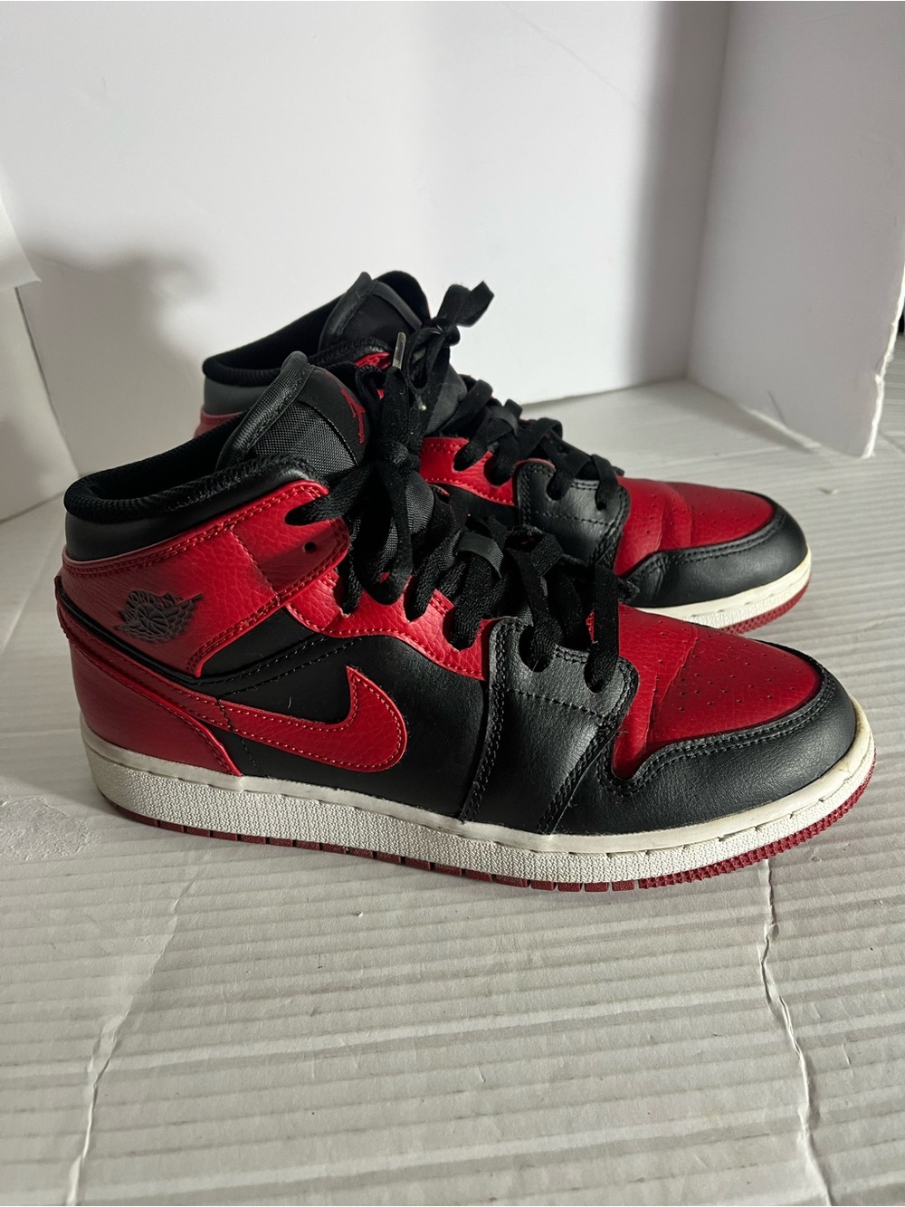 Air Jordan 1 Mid size 6.5 good condition